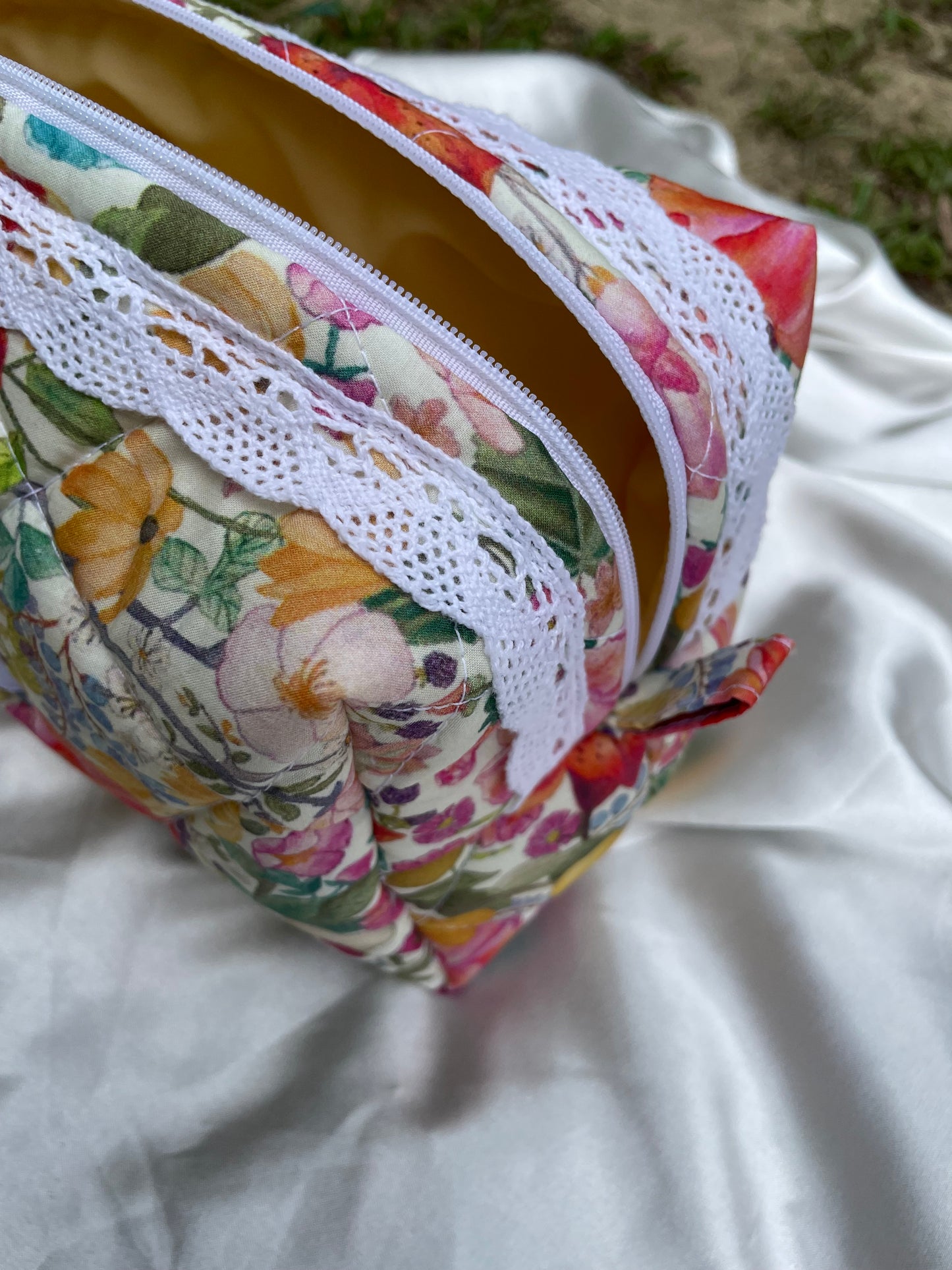 Genovian Pears Medium Box Pouch