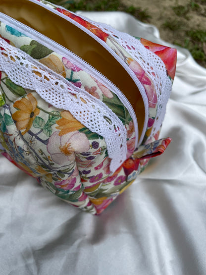 Genovian Pears Medium Box Pouch