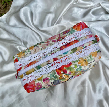 Genovian Pears Medium Box Pouch