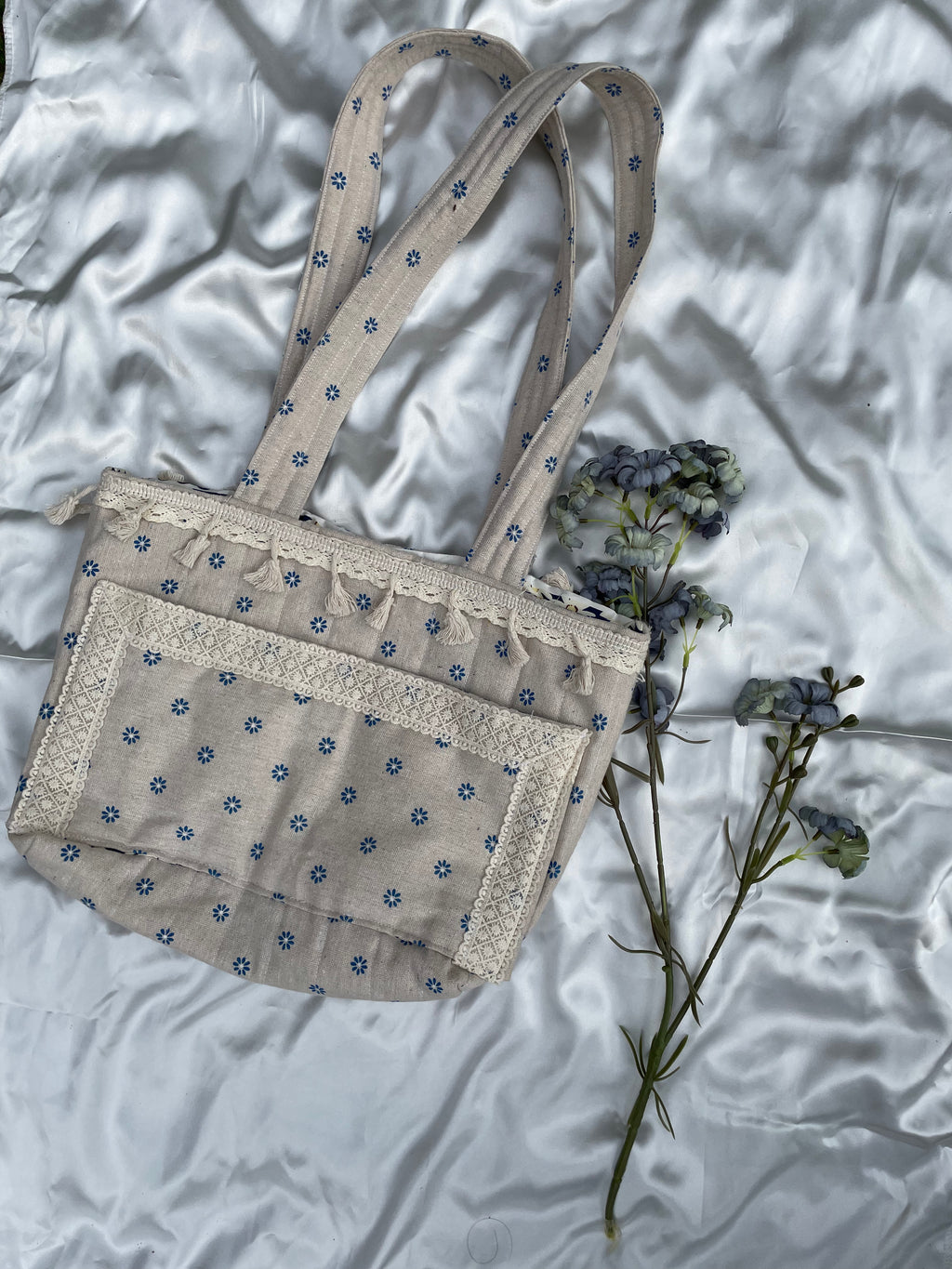 Cerulean Ditsy Linen Tote Bag - The Azure Lace-Front