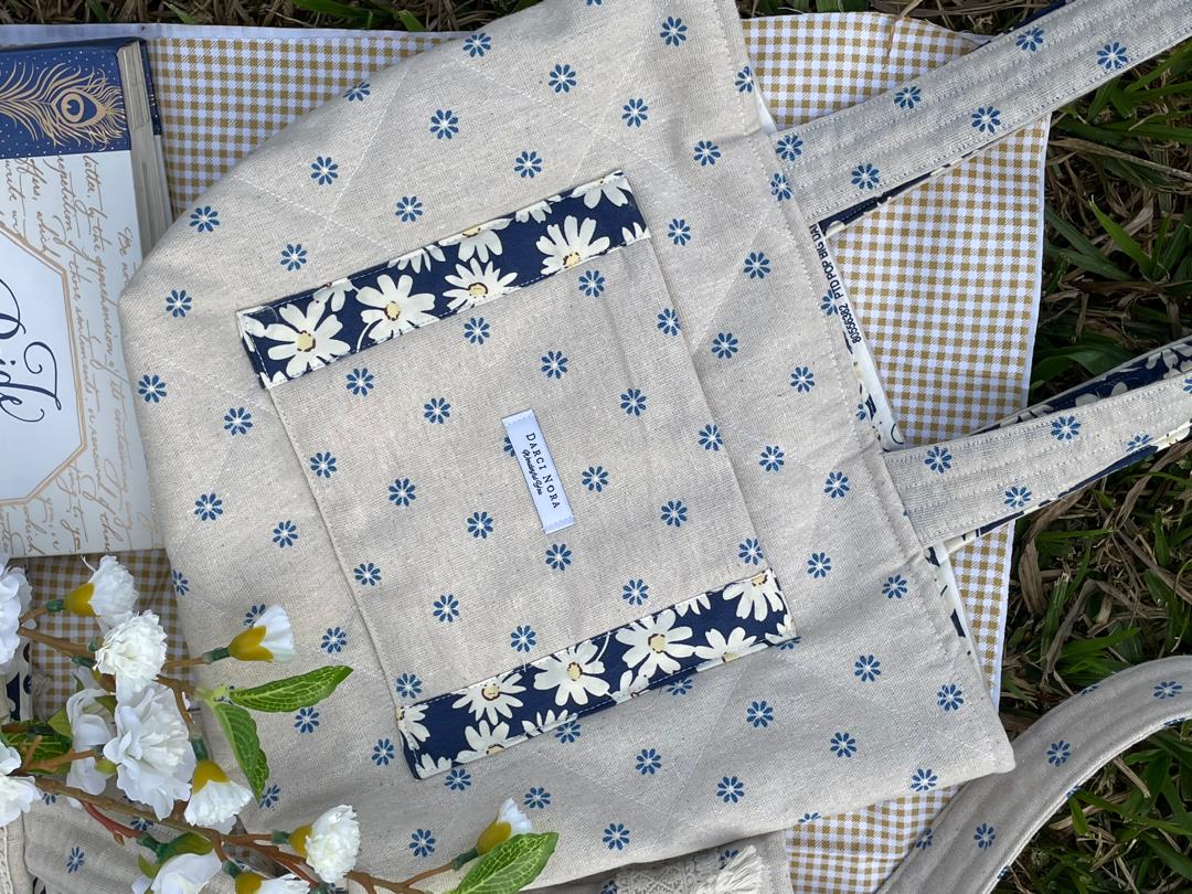 Cerulean Ditsy Linen Tote Bag - Daisies in the Night