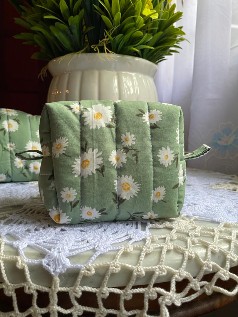 Daisy Field Small Box Pouch
