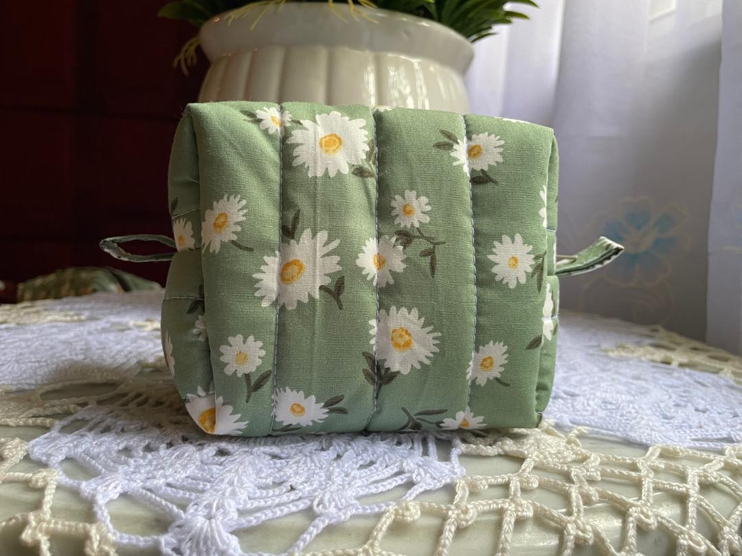 Daisy Field Small Box Pouch