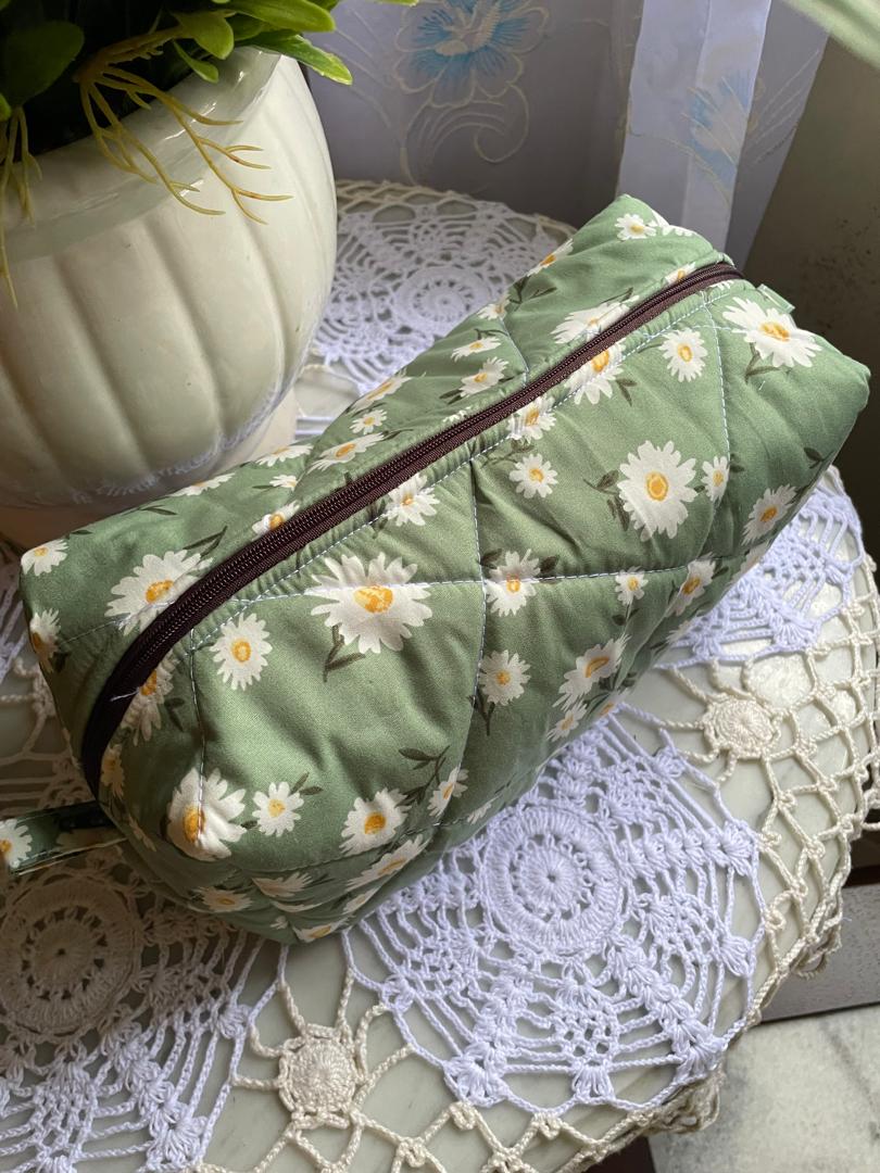 Daisy Field Box Pouch