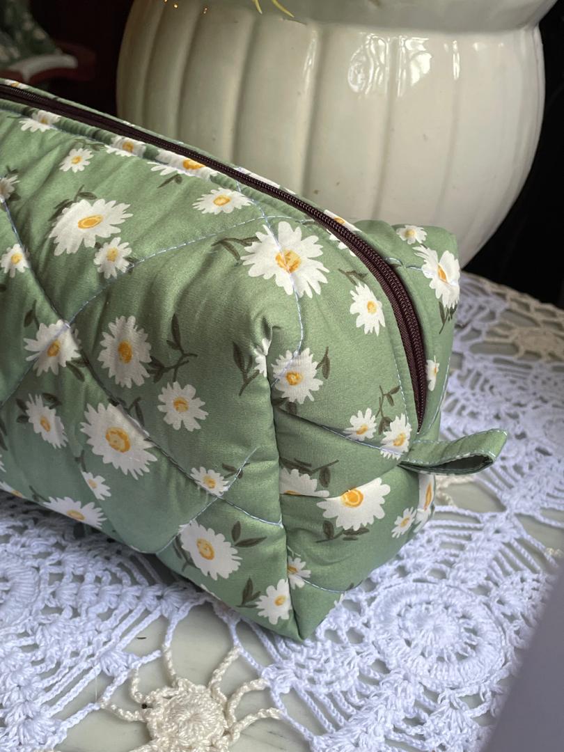 Daisy Field Box Pouch