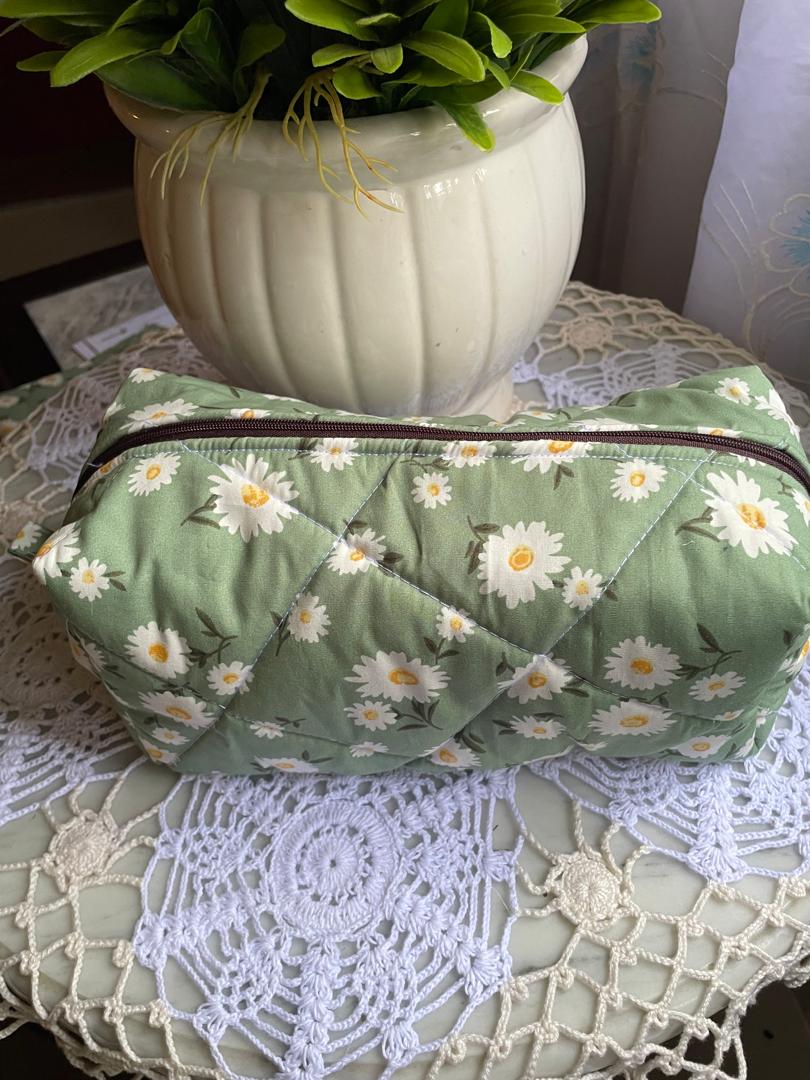 Daisy Field Box Pouch