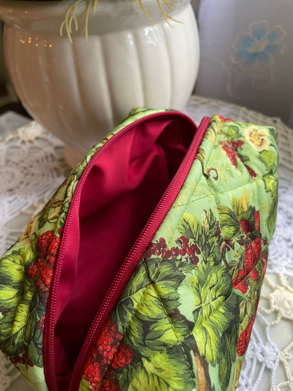 Berry Green Medium Box Pouch - Grid Quilt