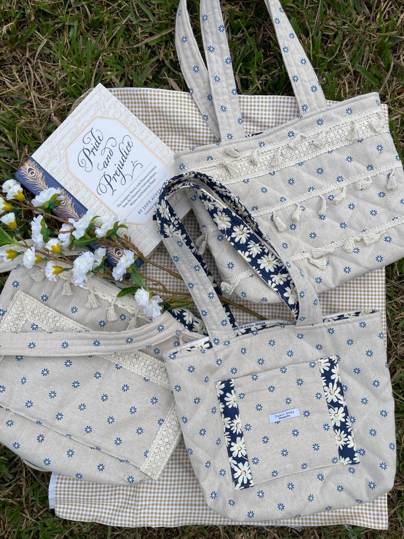 Cerulean Ditsy Linen Tote Bag - The Tiered Tassel Dream