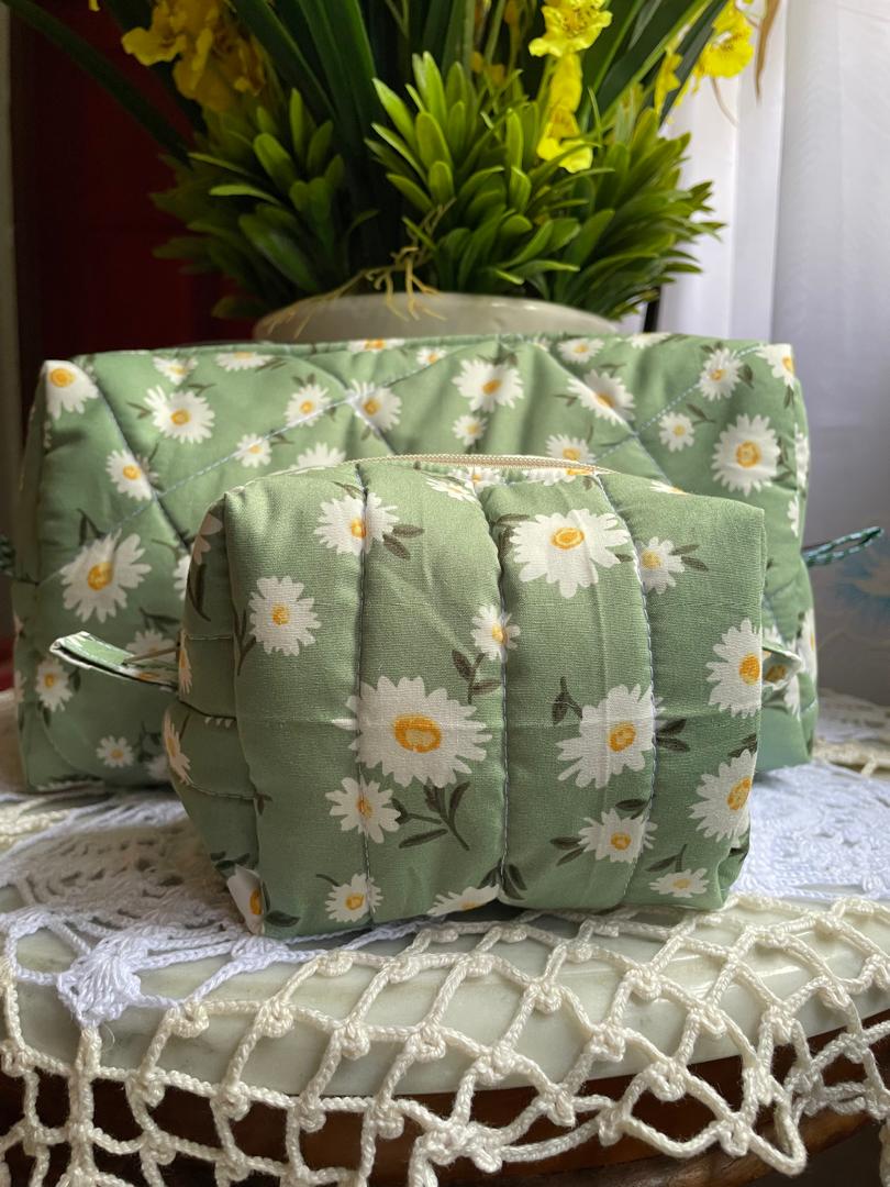 Daisy Field Small Box Pouch
