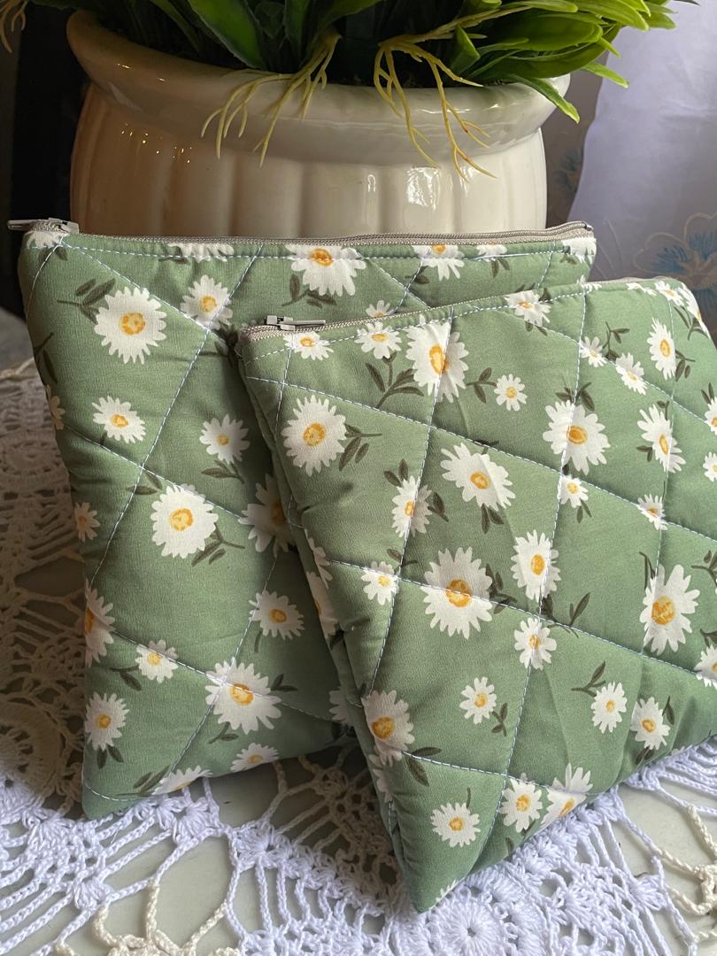 Daisy Field Everyday Pouch