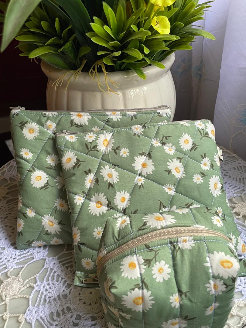 Daisy Field Everyday Pouch
