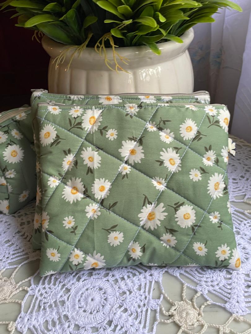 Daisy Field Everyday Pouch