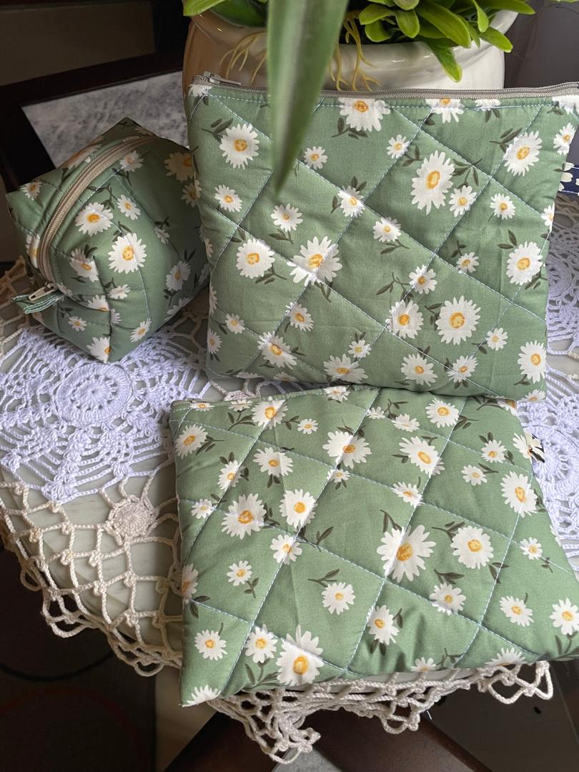 Daisy Field Everyday Pouch