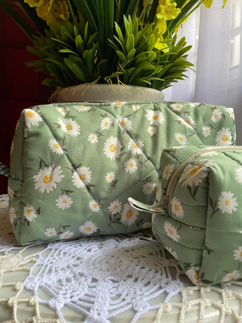 Daisy Field Large Box Pouch