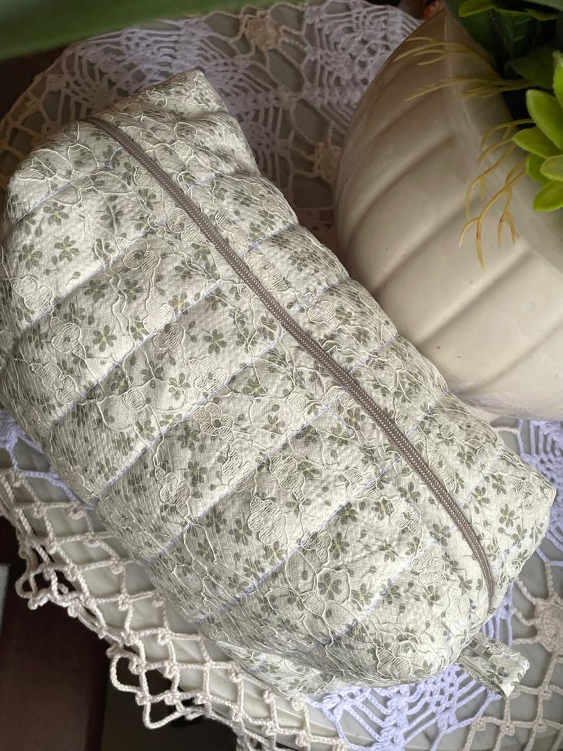 Jade Floret Filigree Box Pouch
