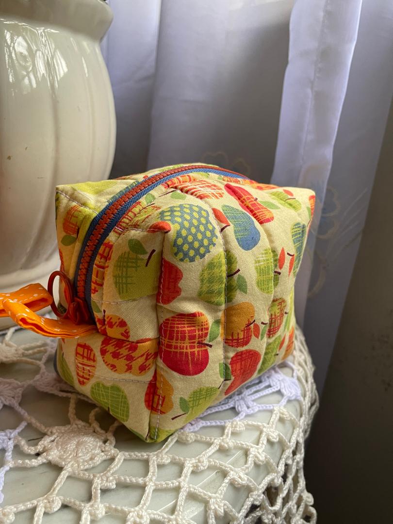 Fall Apples Small Box Pouch (Thick Zipper)